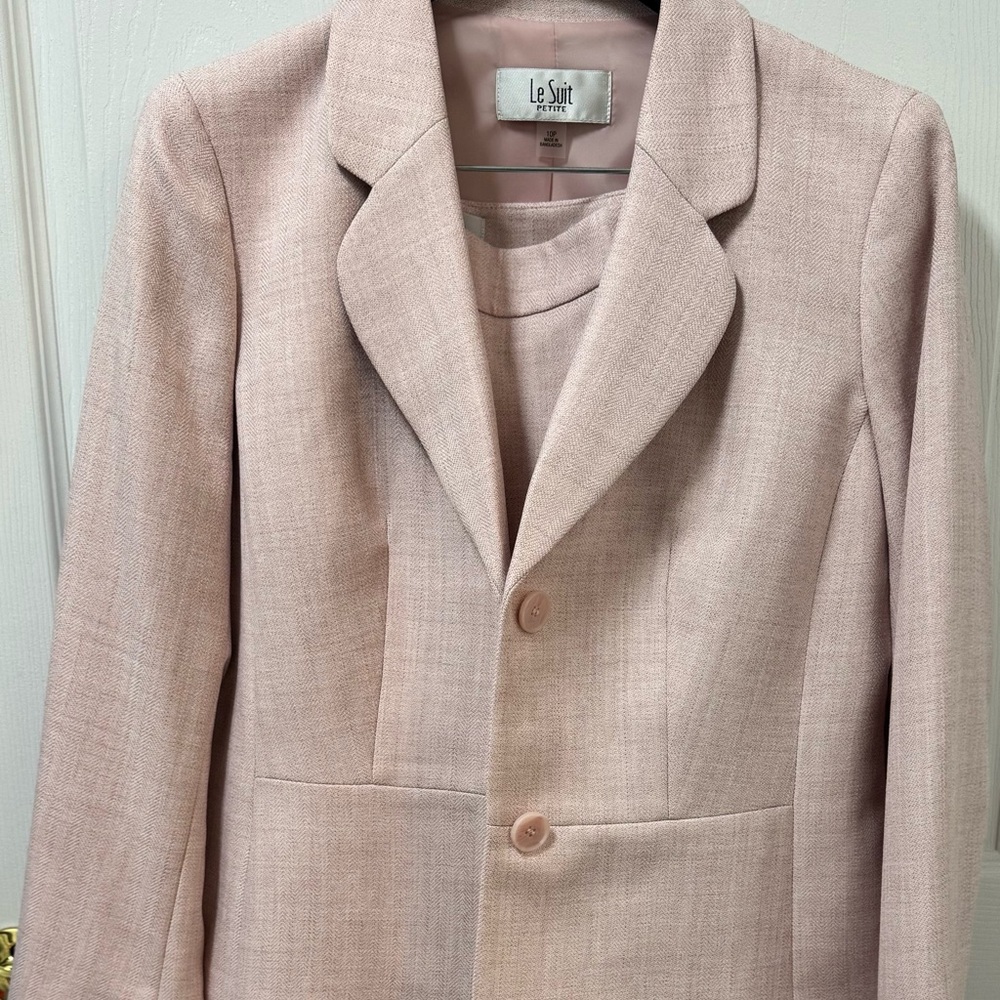 Le Suit Women’s Blazer in Soft Pink and pants